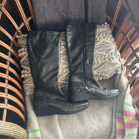 La Canadienne Patent Leather Boots - Picture 4 of 7